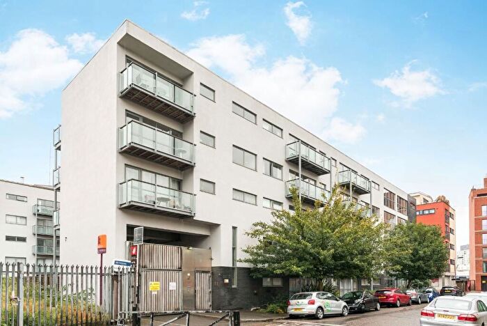 3 Bedroom Flat For Sale In Varcoe Road, London, SE16