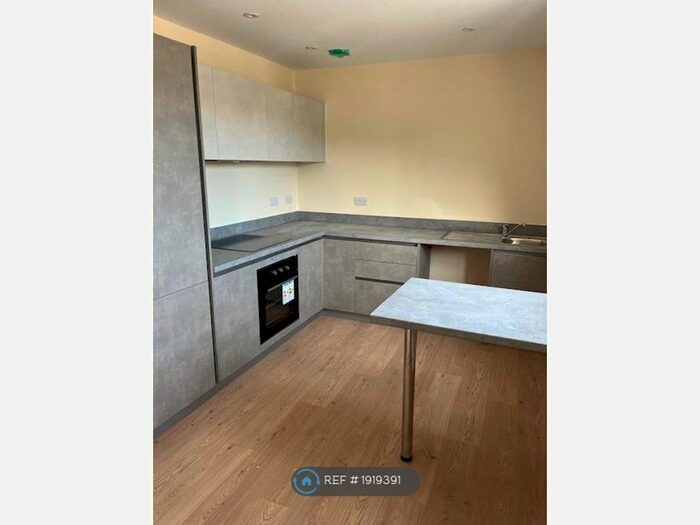 2 Bedroom Flat To Rent In High Street, Gillingham, ME7