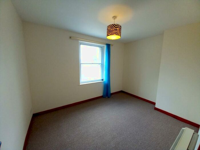 2 Bedroom Flat To Rent In Flat, High Street, SN12