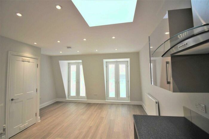 1 Bedroom Apartment To Rent In High Street, Aylesbury, HP20