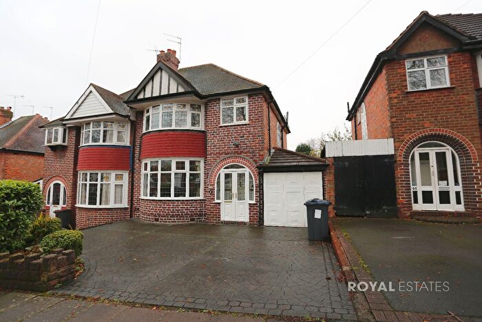 3 Bedroom Semi-Detached House To Rent In Beverley Court Road, Quinton, Birmingham, B32