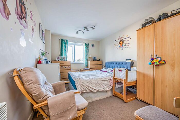 2 Bedroom Flat For Sale In Gisors Road, Southsea, PO4