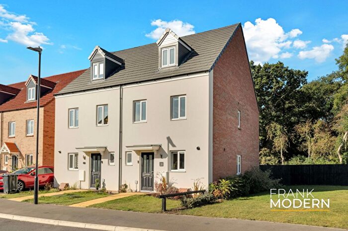 3 Bedroom Semi-detached House For Sale In Folkestone Close, Bourne, PE10