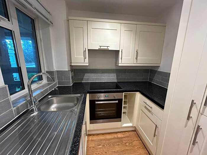 1 Bedroom Flat To Rent In Mathon Court, Guildford, GU1