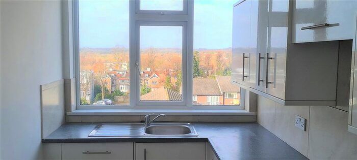 3 Bedroom Flat To Rent In Woodside Avenue, London, N12