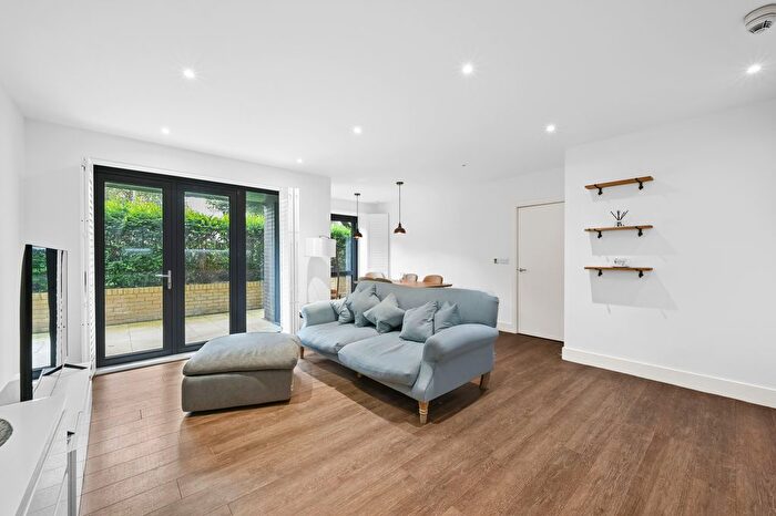 2 Bedroom Flat To Rent In Pipit Drive, London, SW15