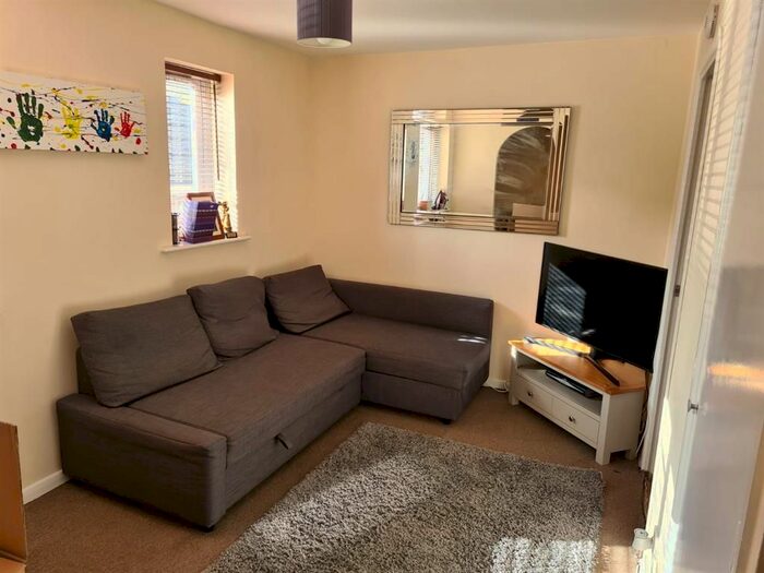 1 Bedroom Studio To Rent In Howburgh Court, Purfleet-On-Thames, Essex RM19