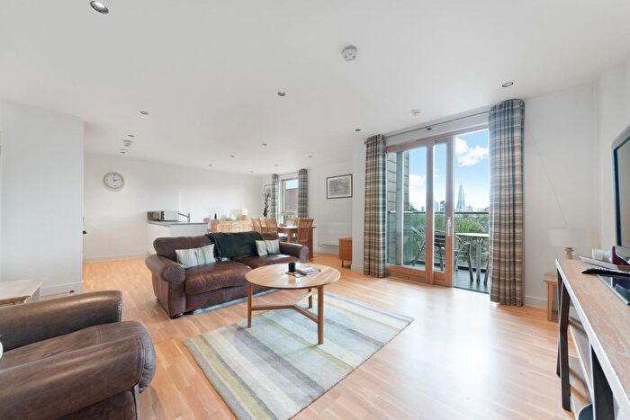 2 Bedroom Flat For Sale In Cobblestone Square, E1W