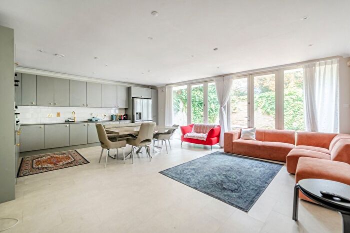 5 Bedroom Detached House For Sale In Trinity Crescent, Balham, London, SW17