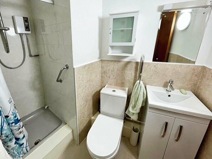 2 Bedroom Retirement Property For Sale In Queens Park House, Queens Park View, Chester, Cheshire, CH4