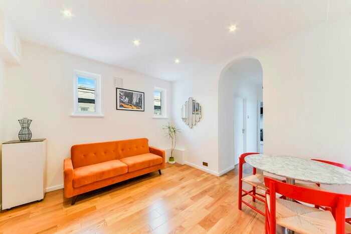 2 Bedroom Flat To Rent In Hatherley Grove, London, W2