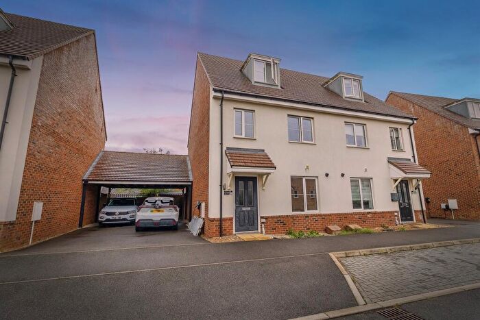 3 Bedroom Semi-Detached House For Sale In Alderney Avenue, Bletchley, Milton Keynes, MK3