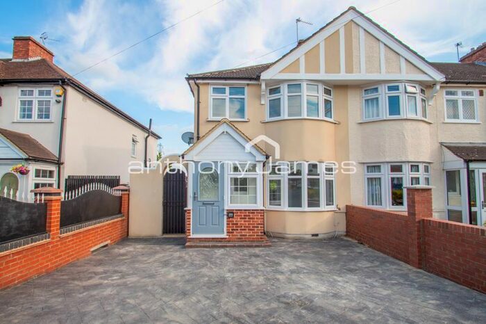 3 Bedroom End Of Terrace House To Rent In Montrose Avenue, Welling, Kent, DA16