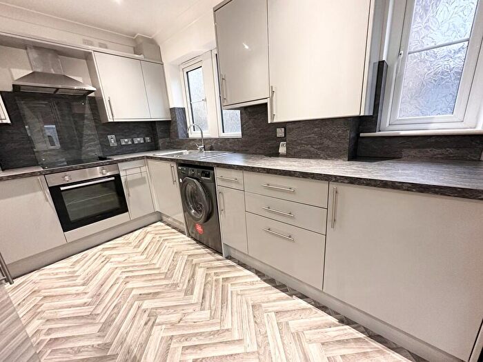 3 Bedroom Maisonette For Sale In Oxford Street, Todmorden, OL14