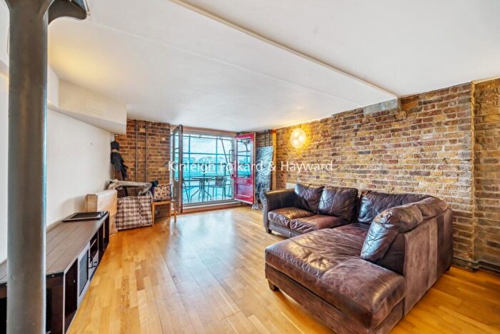 2 Bedroom Flat To Rent In Globe Wharf, Rotherhithe Street, Surrey Quays, SE16