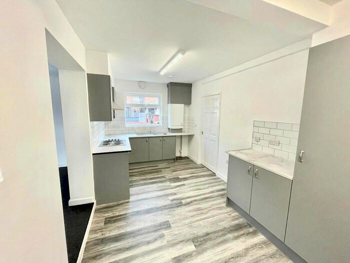 4 Bedroom Semi-Detached House To Rent In Bergen Street, Sunderland, SR5