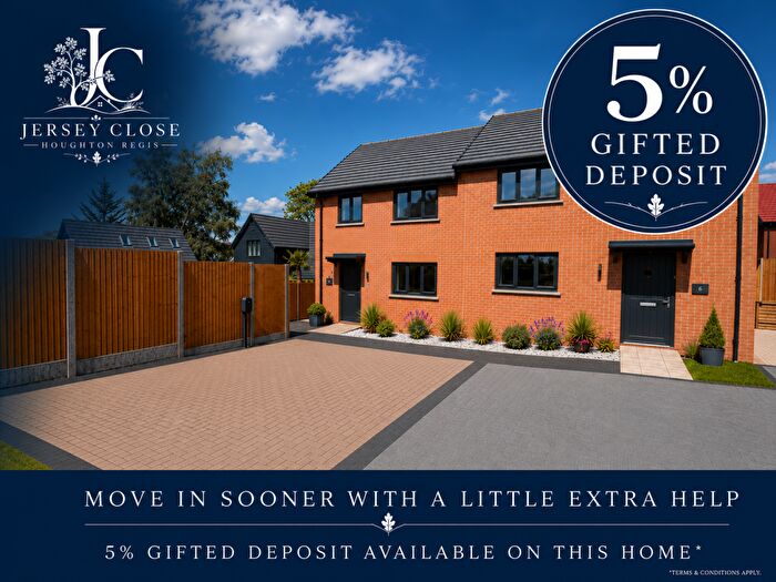 3 Bedroom Semi-Detached House For Sale In Bidwell, Hougton Regis, Bedfordshire, LU5