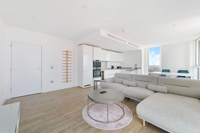 2 Bedroom Flat To Rent In Gladwin Tower, Nine Elms, London, SW8