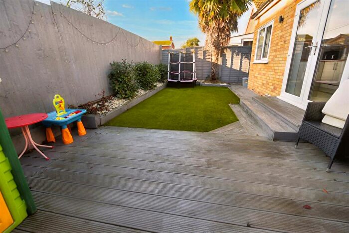 2 Bedroom Bungalow For Sale In Athos Road, Canvey Island, SS8