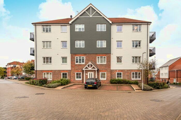 2 Bedroom Flat To Rent In Churchill Court, Eden Road, Dunton Green, Sevenoaks TN14