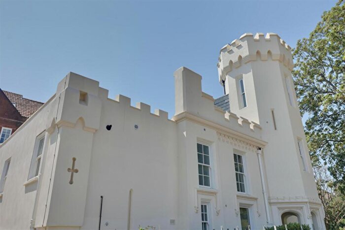 2 Bedroom Flat For Sale In The Castle, St Johns Square, PO5