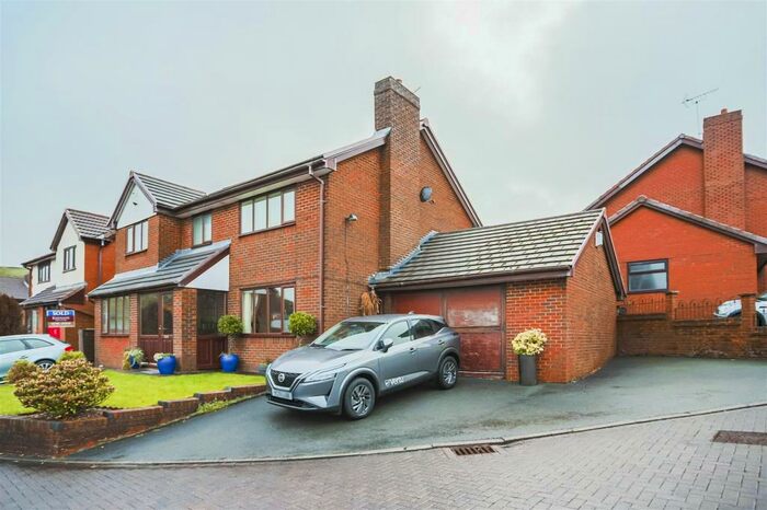 4 Bedroom Detached House To Rent In Foxwell Close, Haslingden, BB4