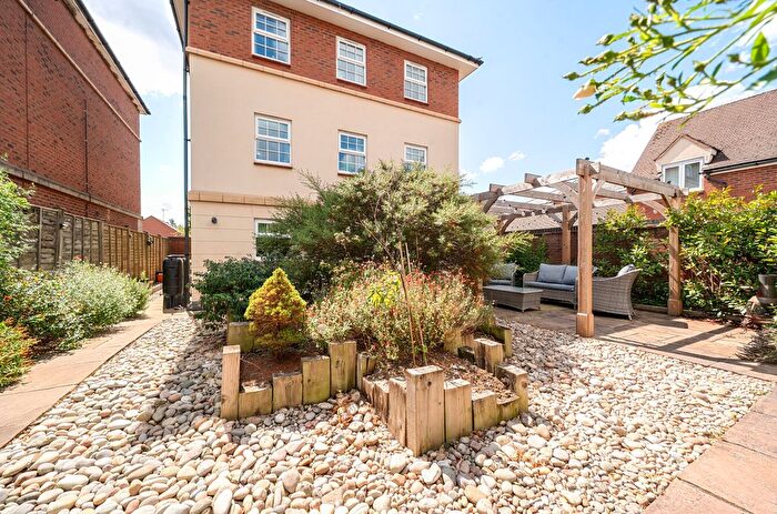 5 Bedroom Detached House For Sale In Chastleton Road, Redhouse, Swindon, SN25