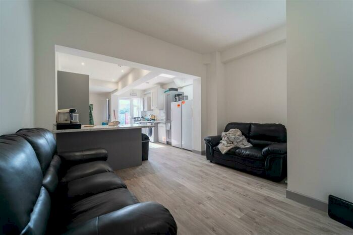 5 Bedroom House To Rent In Teignmouth Road, Birmingham, B29