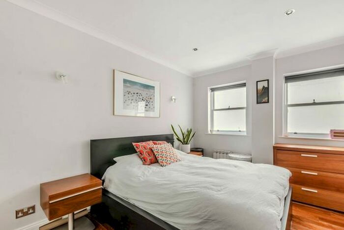 1 Bedroom Flat To Rent In Queens Gate, South Kensington, London, SW7