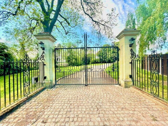 5 Bedroom Farm House For Sale In Stewards Elm Farm Lane, SS4