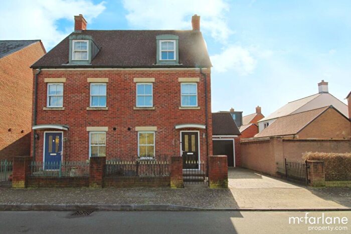 3 Bedroom Semi-Detached House For Sale In Trecastle Road, Swindon, SN1
