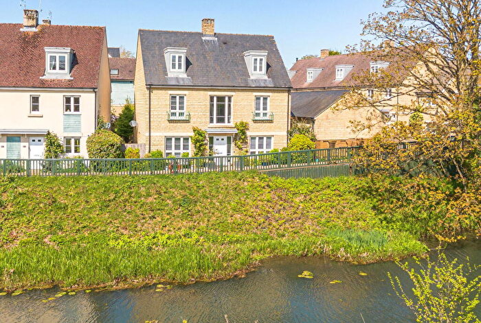 5 Bedroom Detached House For Sale In Hunloke Way, Malmesbury, SN16
