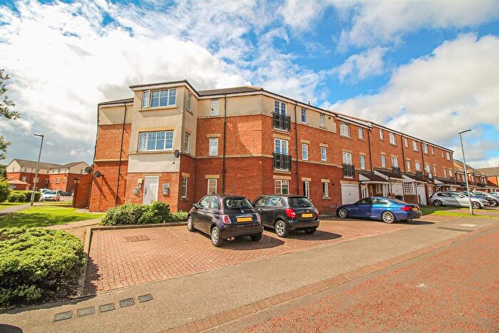 2 Bedroom Flat To Rent In Redgrave Close, St James Village, Gateshead, NE8