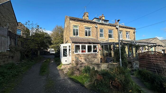 2 Bedroom End Terrace House For Sale In Albert Buildings, Idle, Bradford, BD10