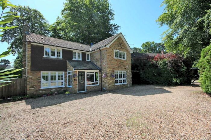 4 Bedroom Detached House To Rent In Knoll Close, Fleet, GU51