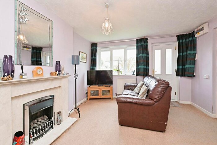 2 Bedroom Semi-Detached House For Sale In Manorfield Close, Northampton, NN3