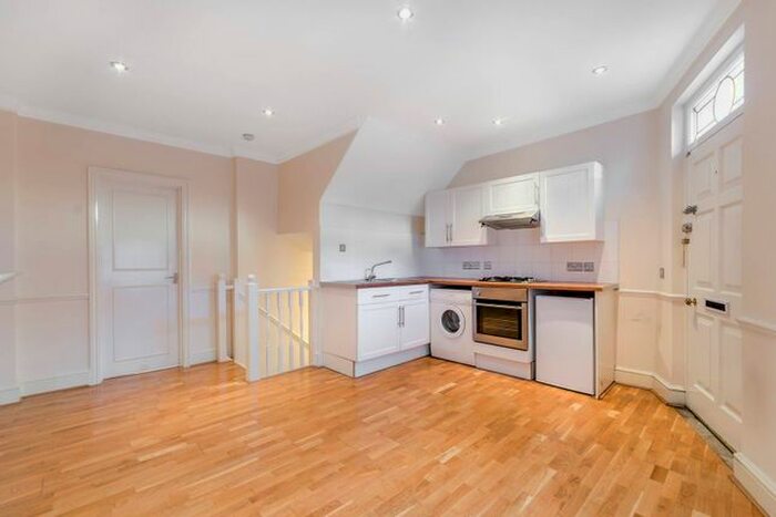 1 Bedroom Flat To Rent In West Hill, Putney, London, SW18