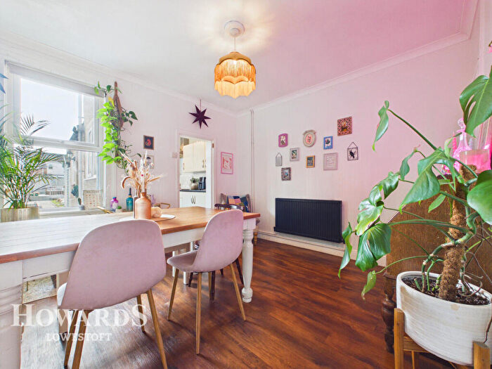 3 Bedroom Terraced House For Sale In Kirkley Street, Lowestoft, NR33