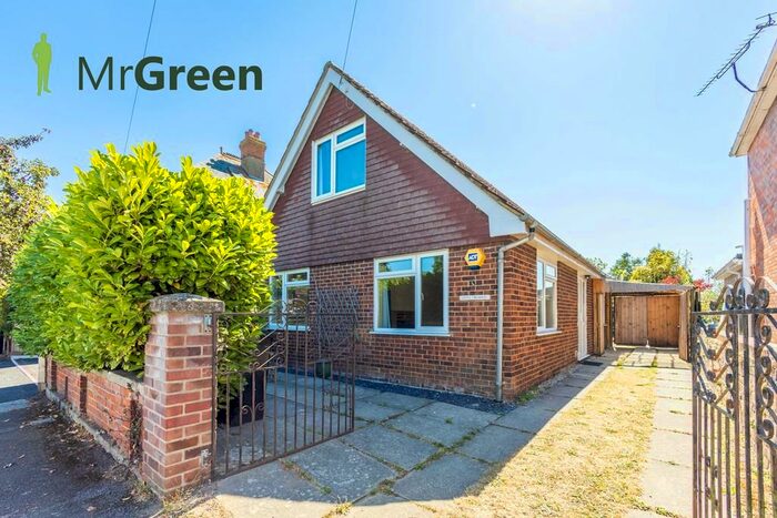 3 Bedroom Detached Bungalow To Rent In Grove Road East, Christchurch, BH23