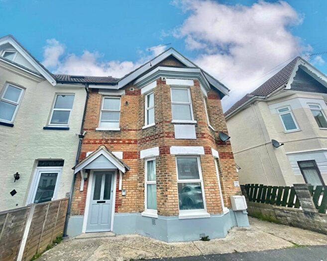 Flat To Rent In Westby Road, BH5