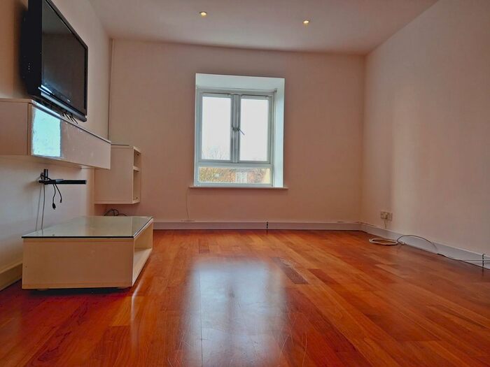 1 Bedroom Flat To Rent In St Pauls Close, Ealing, London, W5