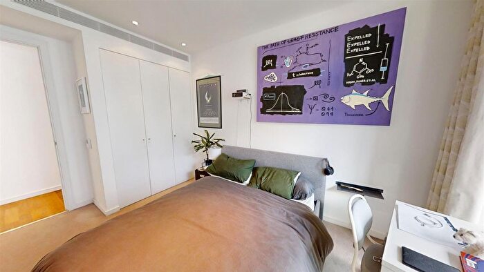 2 Bedroom Flat For Sale In Eastfields Avenue, Putney, London, SW18