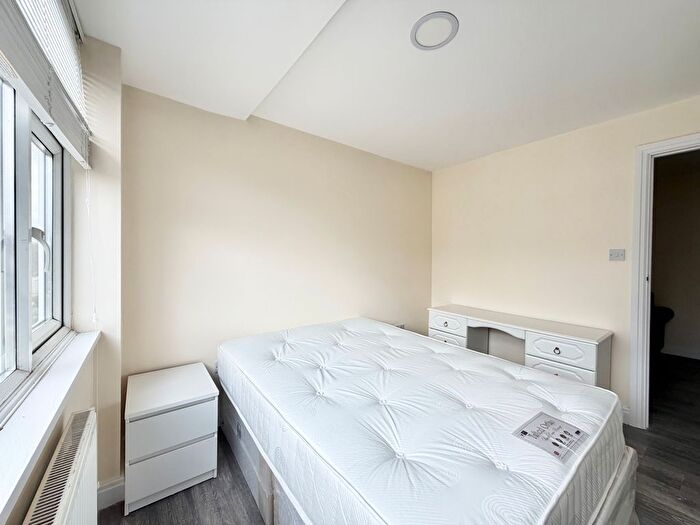 2 Bedroom Flat To Rent In Brent Park Road, London, NW4