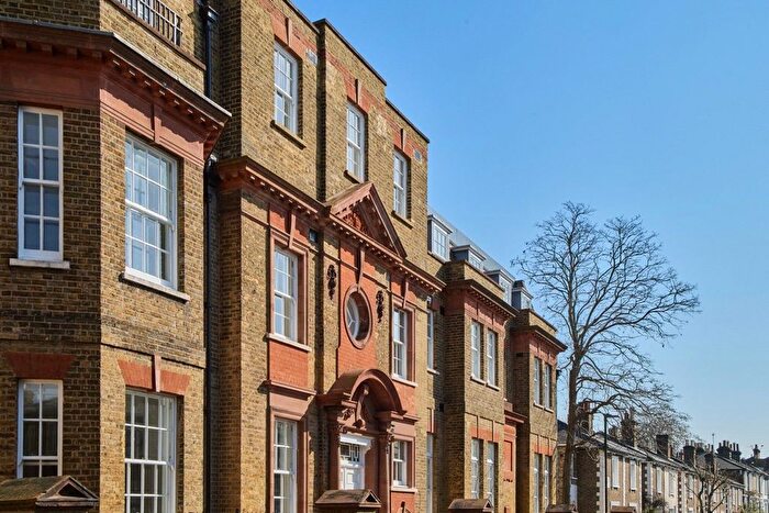 1 Bedroom Flat For Sale In Richmond Square, Kew Foot Road, Richmond, Surrey, TW9