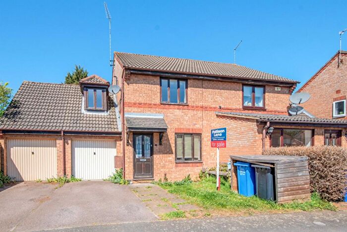 3 Bedroom Semi-Detached House For Sale In Primrose Close, Kettering, NN16