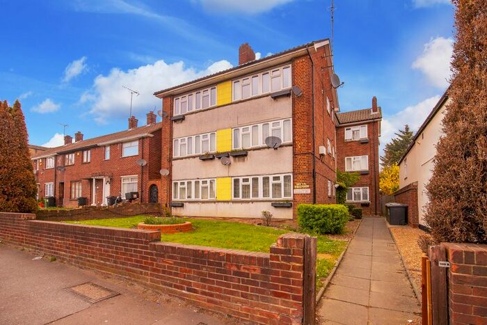 1 Bedroom Studio To Rent In Snakes Lane East, Woodford Green, IG8