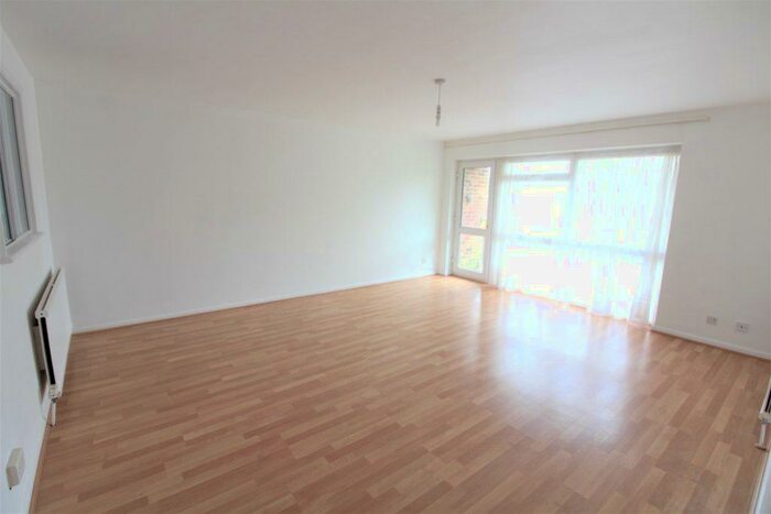2 Bedroom Flat To Rent In Somerset Road, New Barnet, EN5