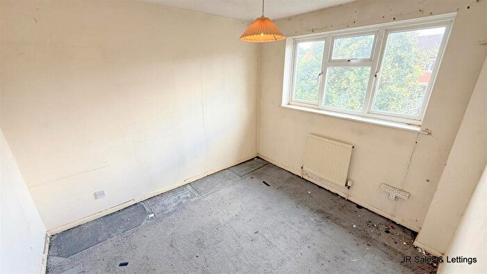 3 Bedroom End Of Terrace House For Sale In Kingsmead, Cheshunt, EN8