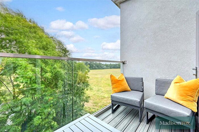 1 Bedroom Apartment For Sale In Roding Road, Loughton, Essex, IG10