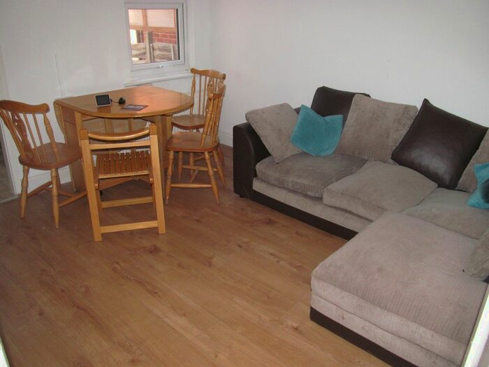 4 Bedroom Terraced House To Rent In Foxhill Road, Reading, RG1